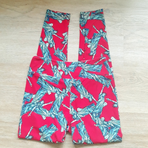 LuLaRoe Red Statue of Liberty of July 4th Printed Leggings - One Size (2-10) - Picture 4 of 9